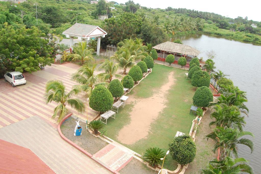 Hotel Krishna Park Resort Diu Exteriör bild
